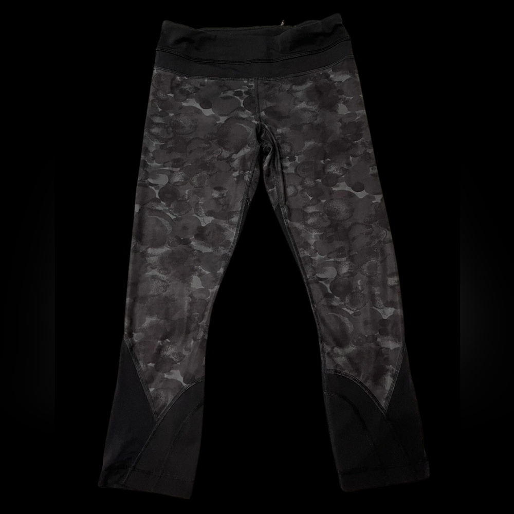 Lululemon Black Camo Capri Leggings - Size 2